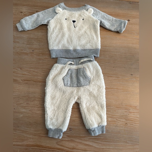 GAP Other - Gap fuzzy polar bear outfit